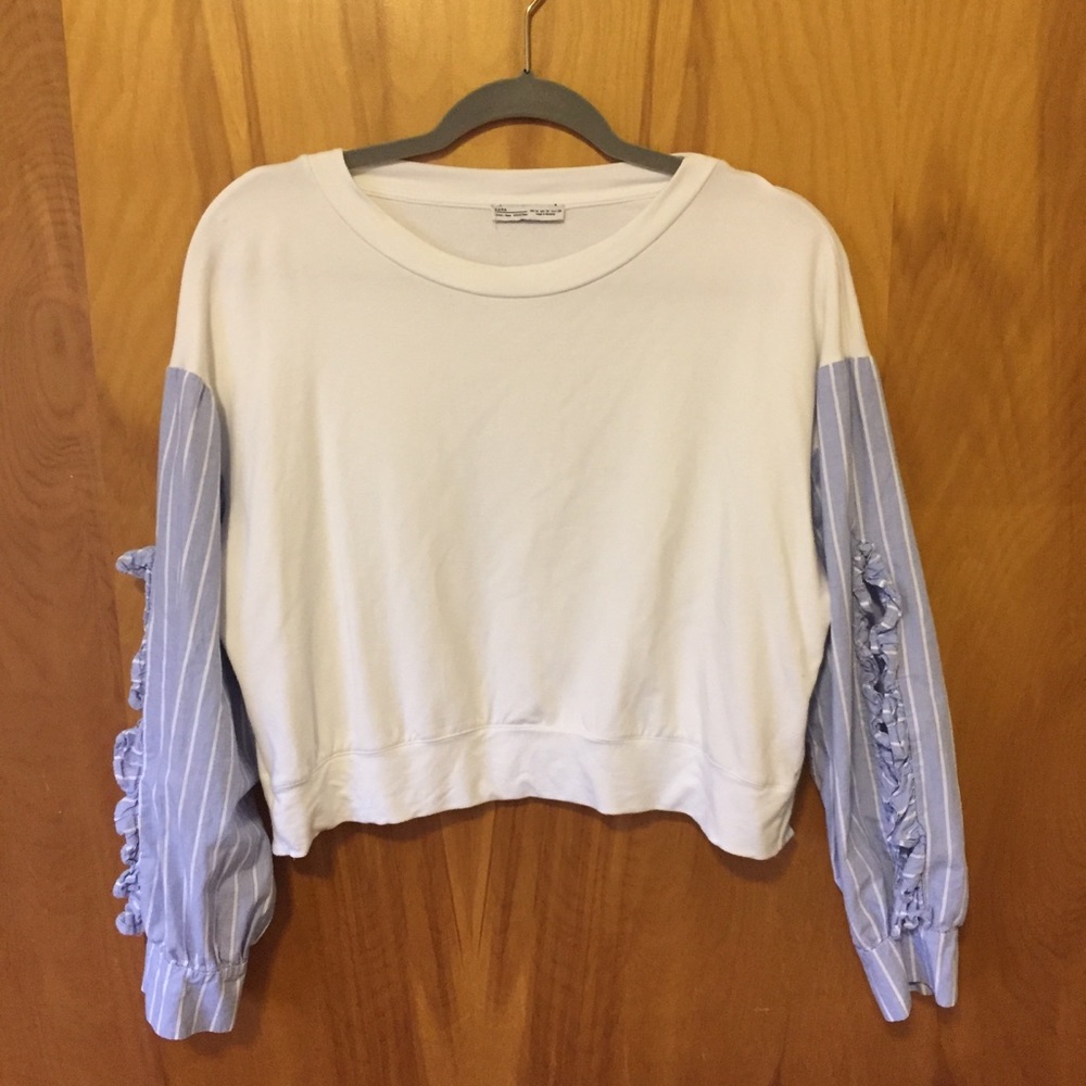 💫Zara white crop top with a beautiful sleeve 💫